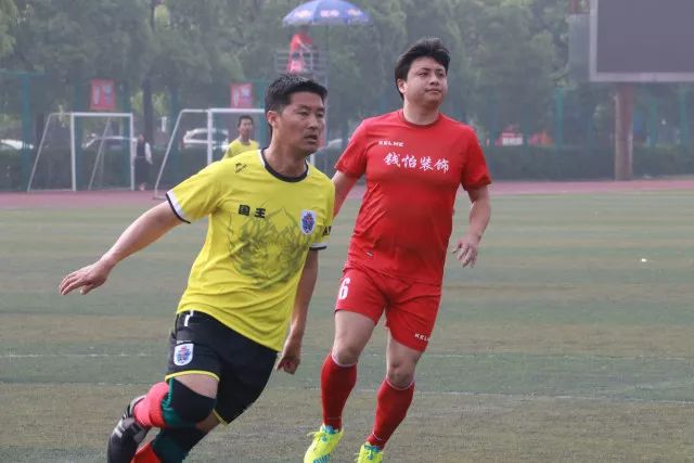 图片报：奥尔莫女友透露在巴塞罗那市内搬家，间接证实球员将留队