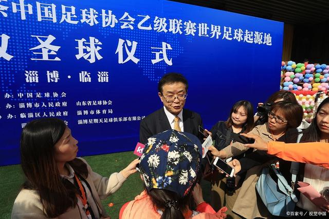 欧文：多少有些失望，我原以为利物浦换帅能让萨拉赫继续留队